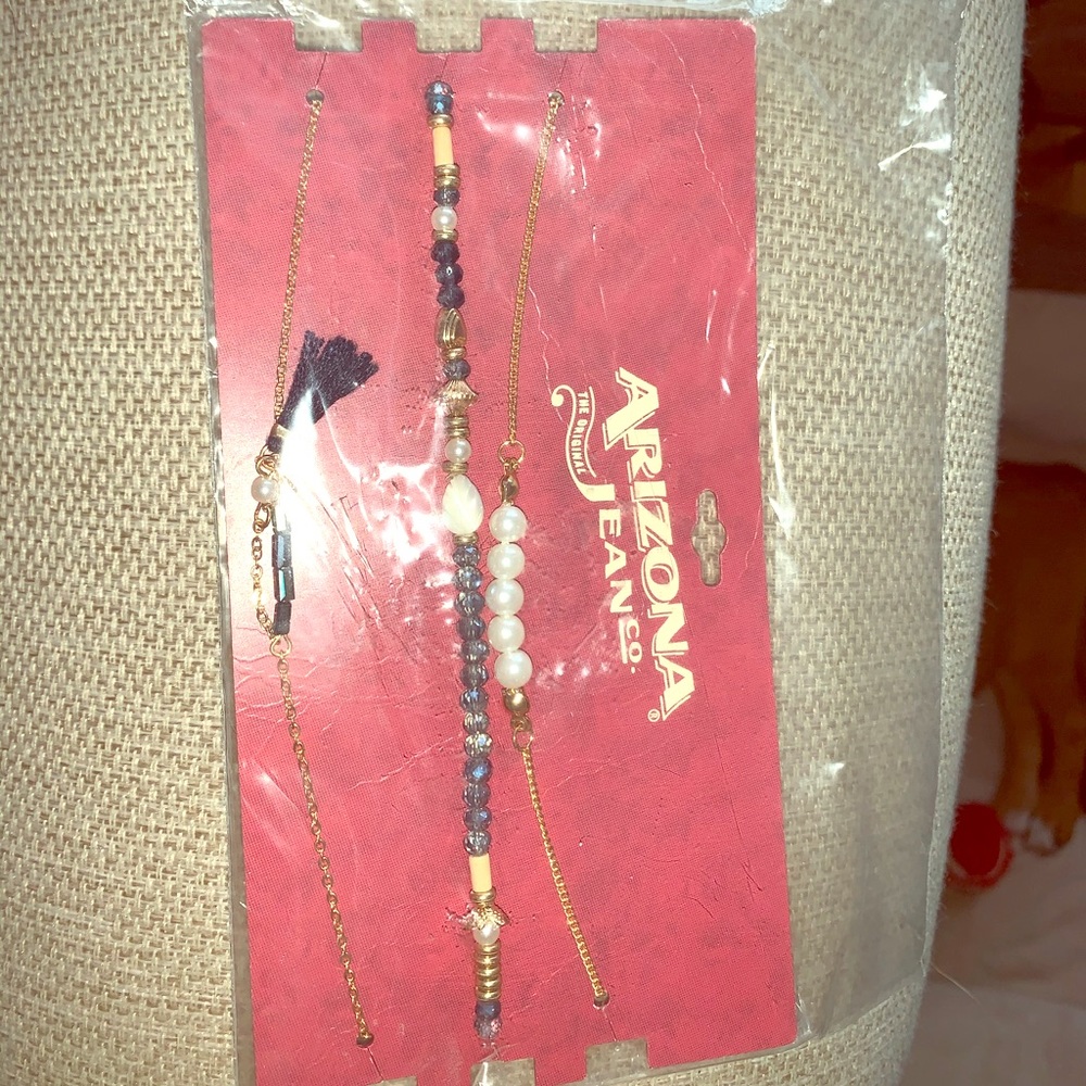 3 brand new necklace set